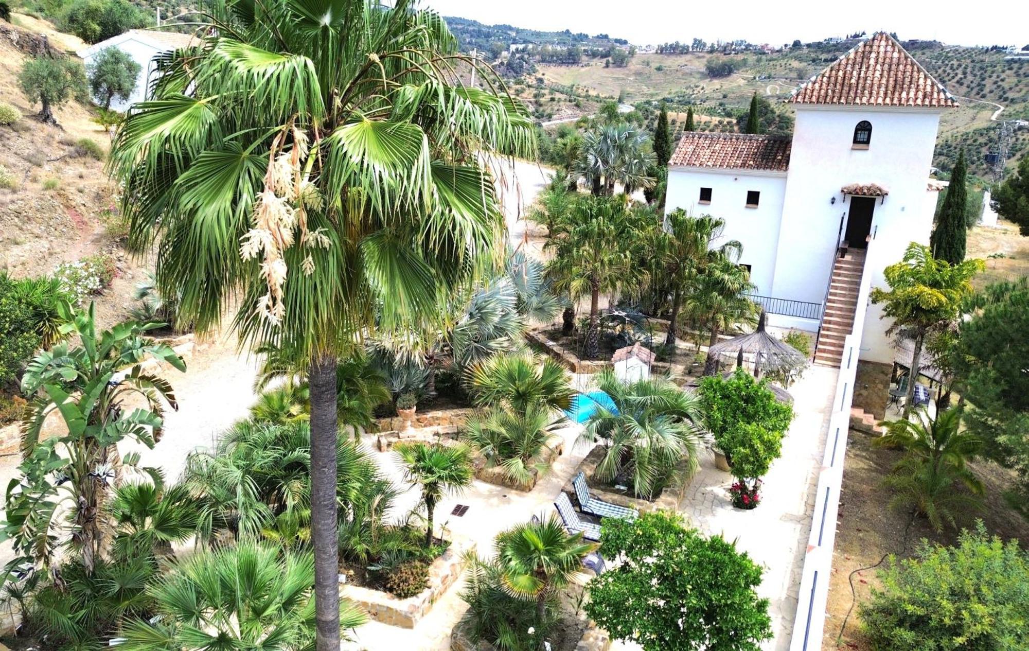 Castle Tower Ground Floor Apartment In Rural Holiday Park 'Cezanne' Tolox Exterior foto